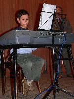 Jako první zahrál na klávesy Radek Martinec.